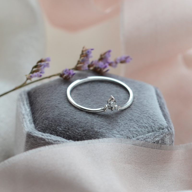 Fine goold ring with diamonds JANIS MIALIS
